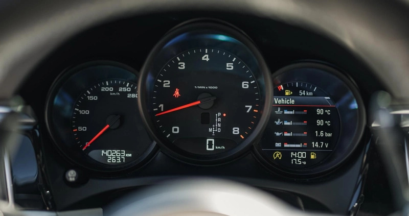 Porsche Macan cena 159990 przebieg: 139900, rok produkcji 2017 z Przedbórz małe 781